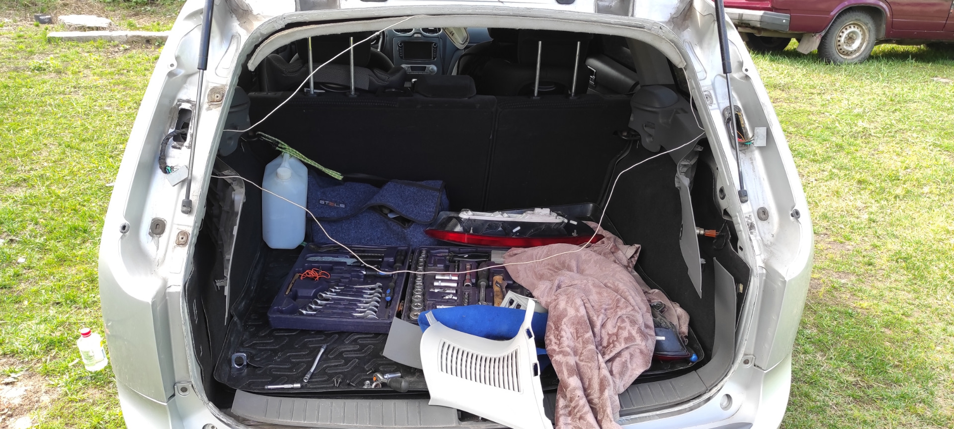 Устраняем течь в багажнике 2. — Ford Focus II Wagon, 2 л, 2008 года ...