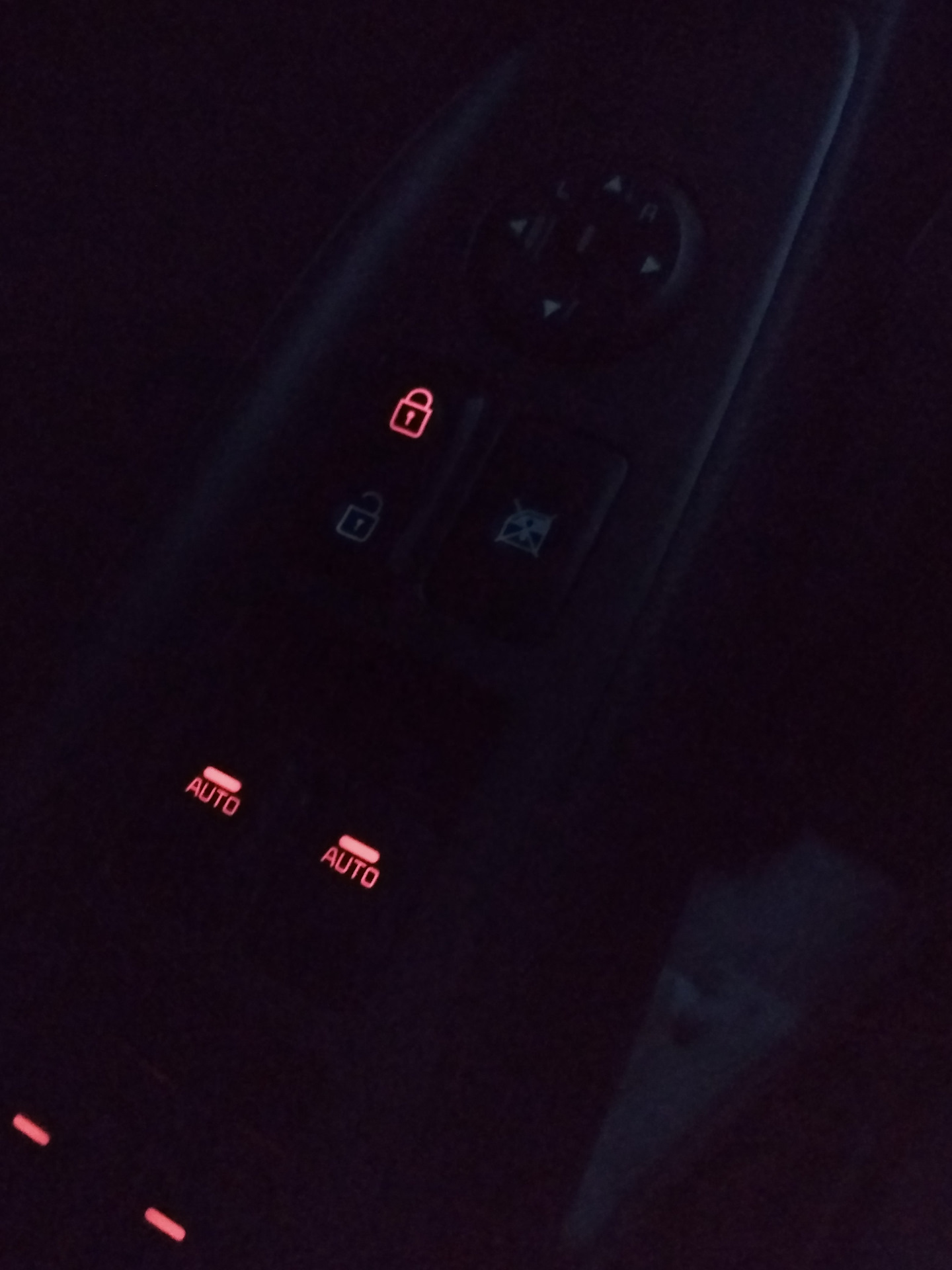Пропала подсветка кнопок. Подсветка кнопок стеклоподъемников Kia Cerato 2. Подсветка кнопок Киа Рио 3 закрытия дверей. Подсветка кнопок обогрева Спортейдж 3 Рестайлинг. Подсветка двери Церато 1.