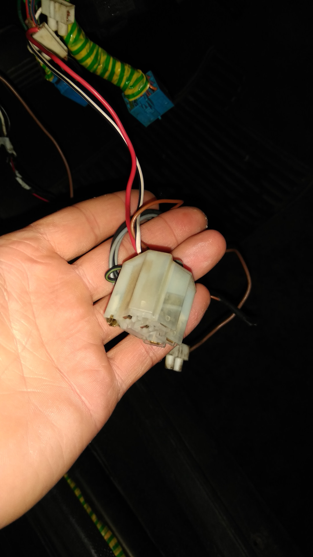 Не горят габариты и ближний, дальний свет. — Ford Scorpio II, 2 л, 1995 ...