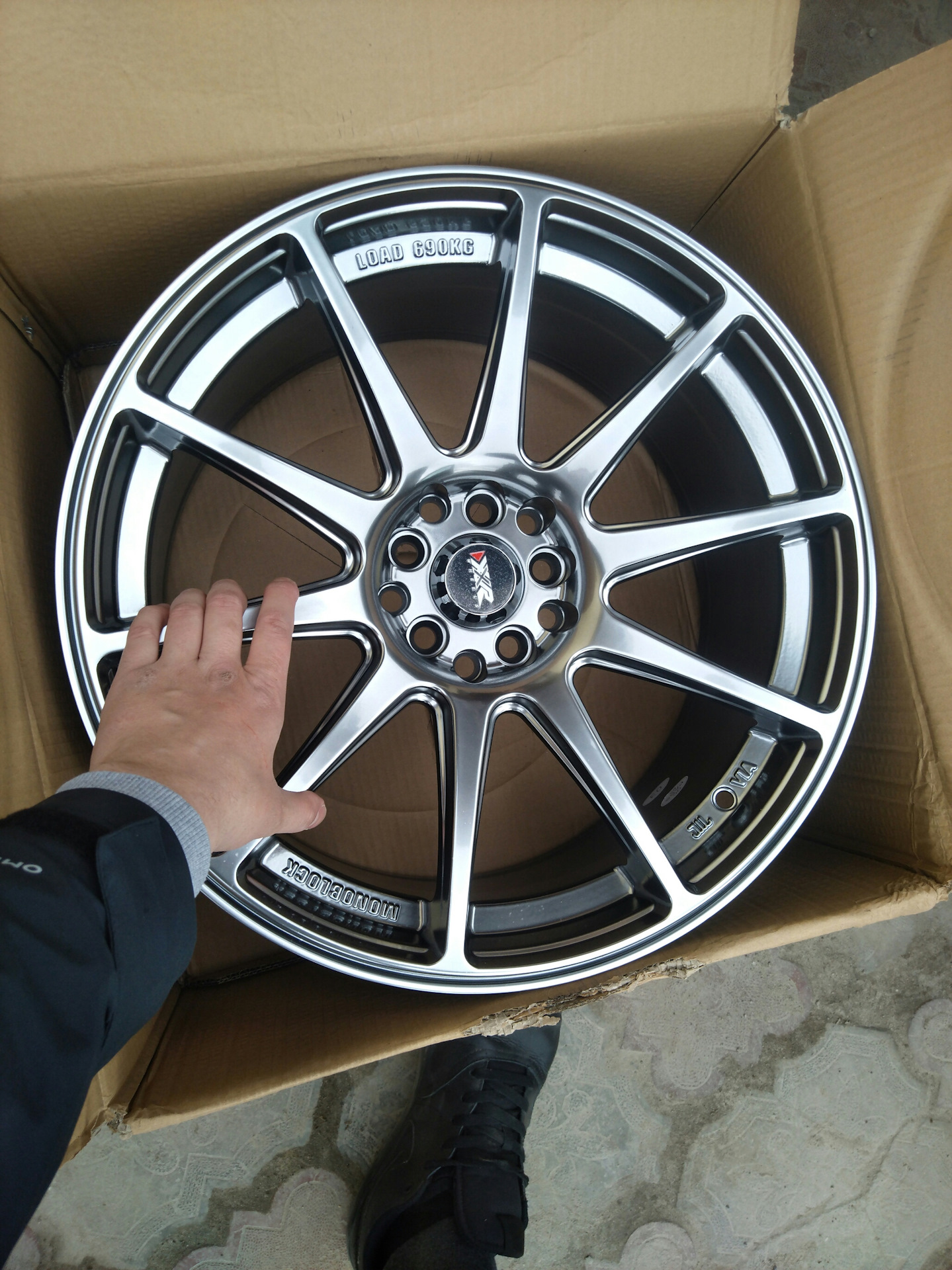 Диски р 18. Диски DTM 5x100 r17. Диски р18 Alkaster. Диски Voltec р18. Диски р18 вылет ет 40.