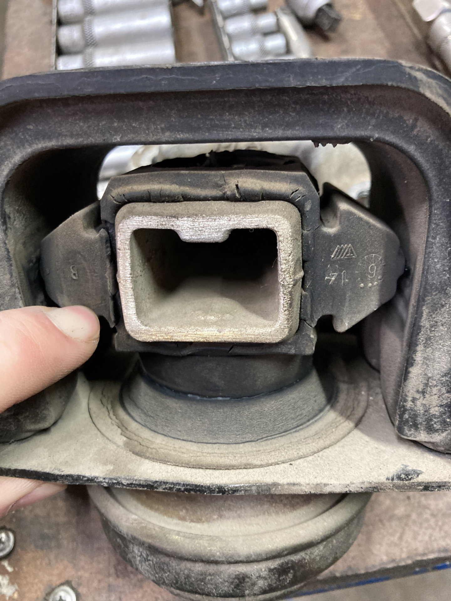 Замена подушки двигателя и ГРМ — Citroen C4 (1G), 1,6 л, 2006 года ...