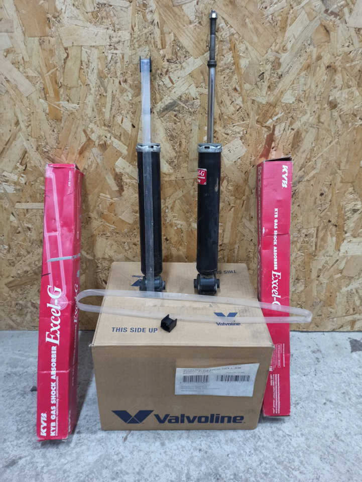 Задние амортизаторы Аутлендер ХЛ на Mitsubishi Outlander XL. Б/у | 6 ...