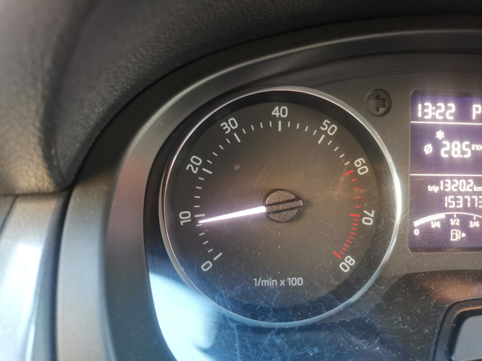 У кого какие обороты зимой — Skoda Rapid (1G), 1,4 л, 2015 года ...