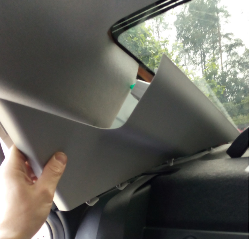 Дверь без обшивки хендай солярис. Дверь хендай солярис изнутри 2014. Как снять заднюю обшивку солярис. Кронштейн обшивки двери солярис 2. Разобрана дверь соляриса.