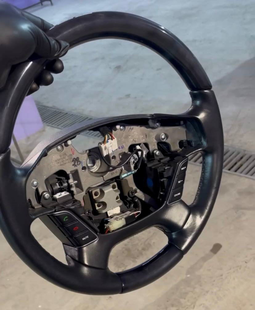 Реставрация кожи подлокотника Range Rover и руля Hyundai Equus ...