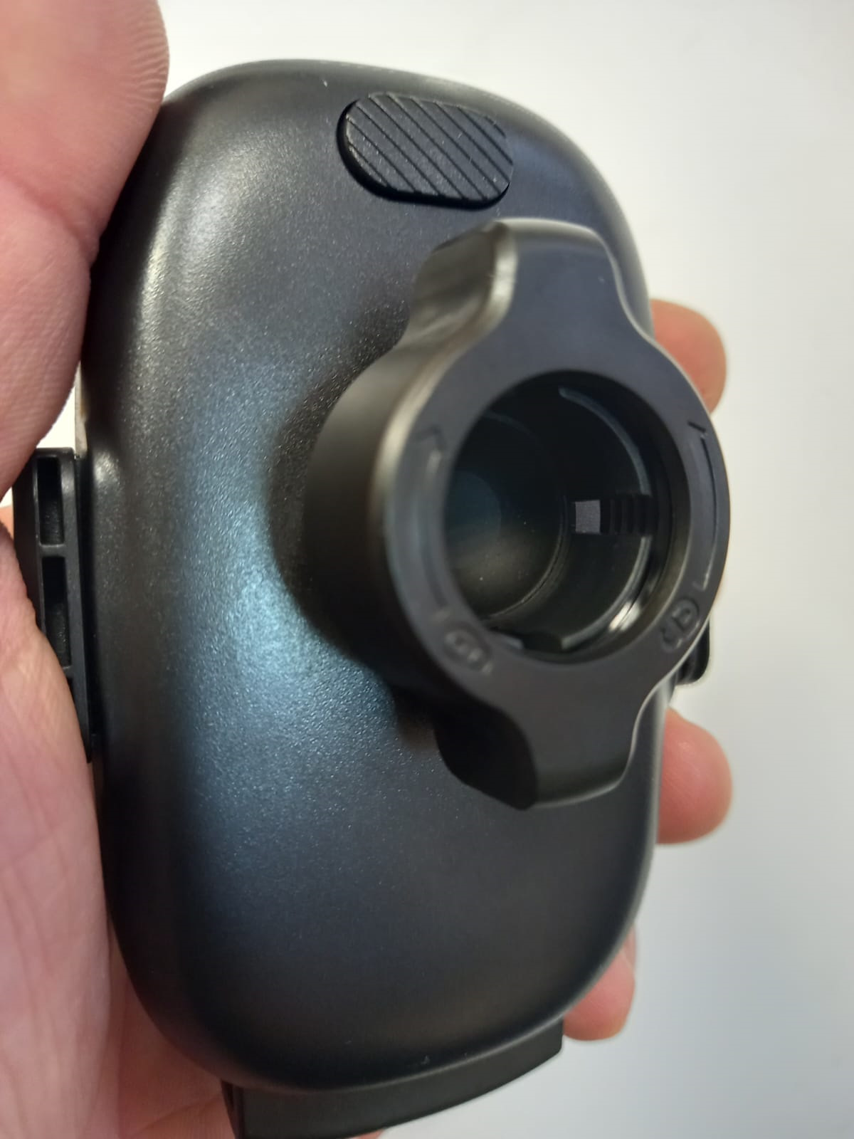 Держатель для телефона в машину и быстрая зарядка от Defender ...