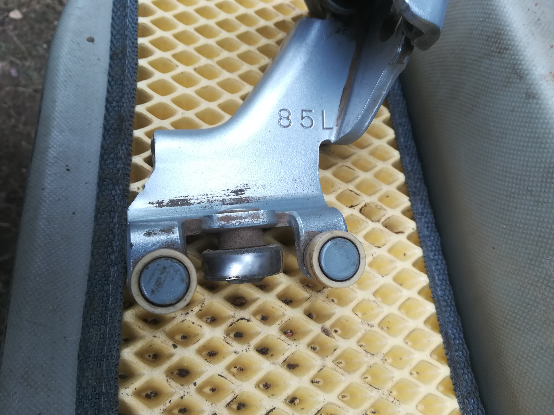 Чистка роликов сдвижной двери — Toyota Estima Hybrid, 2,4 л, 2006 года ...