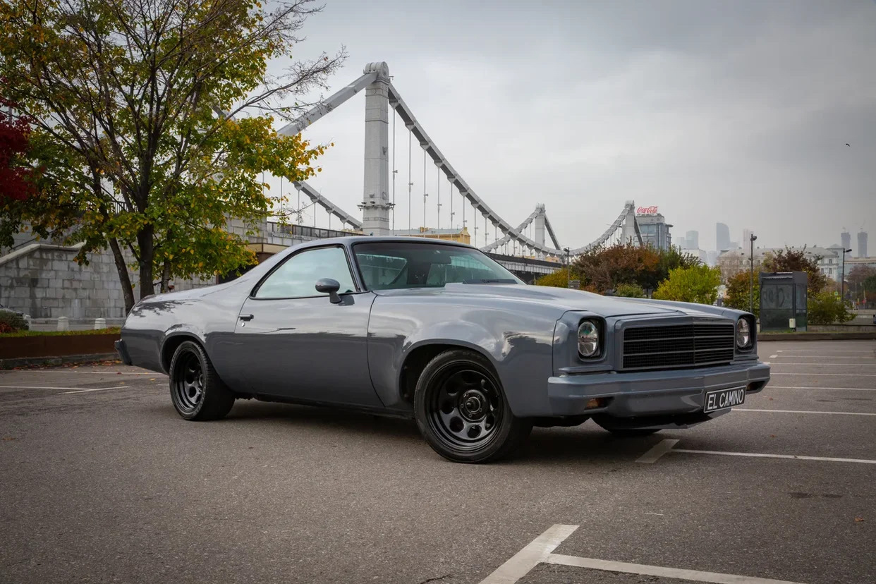 Chevrolet el Camino серого цвета