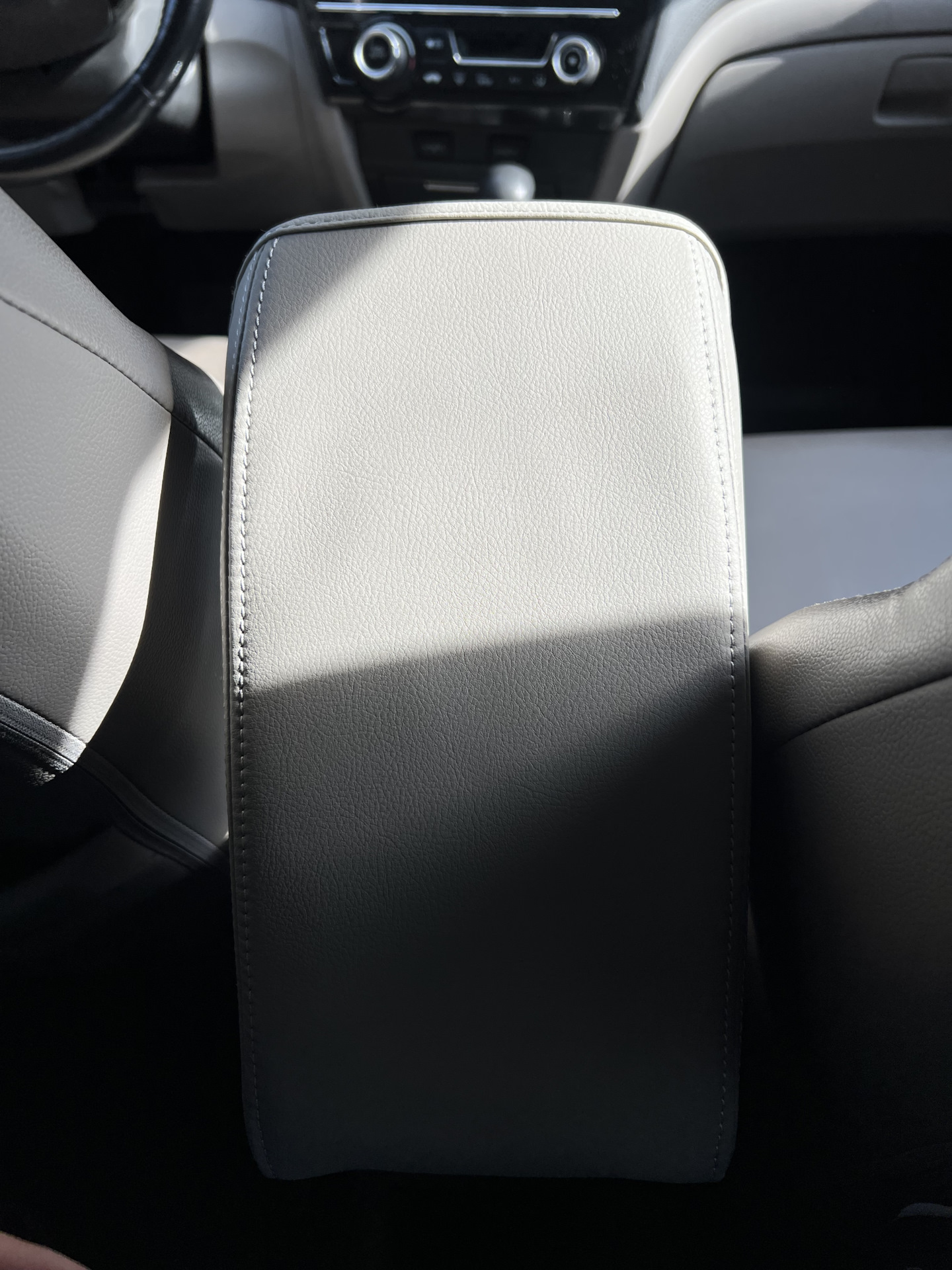 Подлокотник — Honda Civic 4D (9G), 1,8 л., 2013 года | аксессуары | DRIVE2