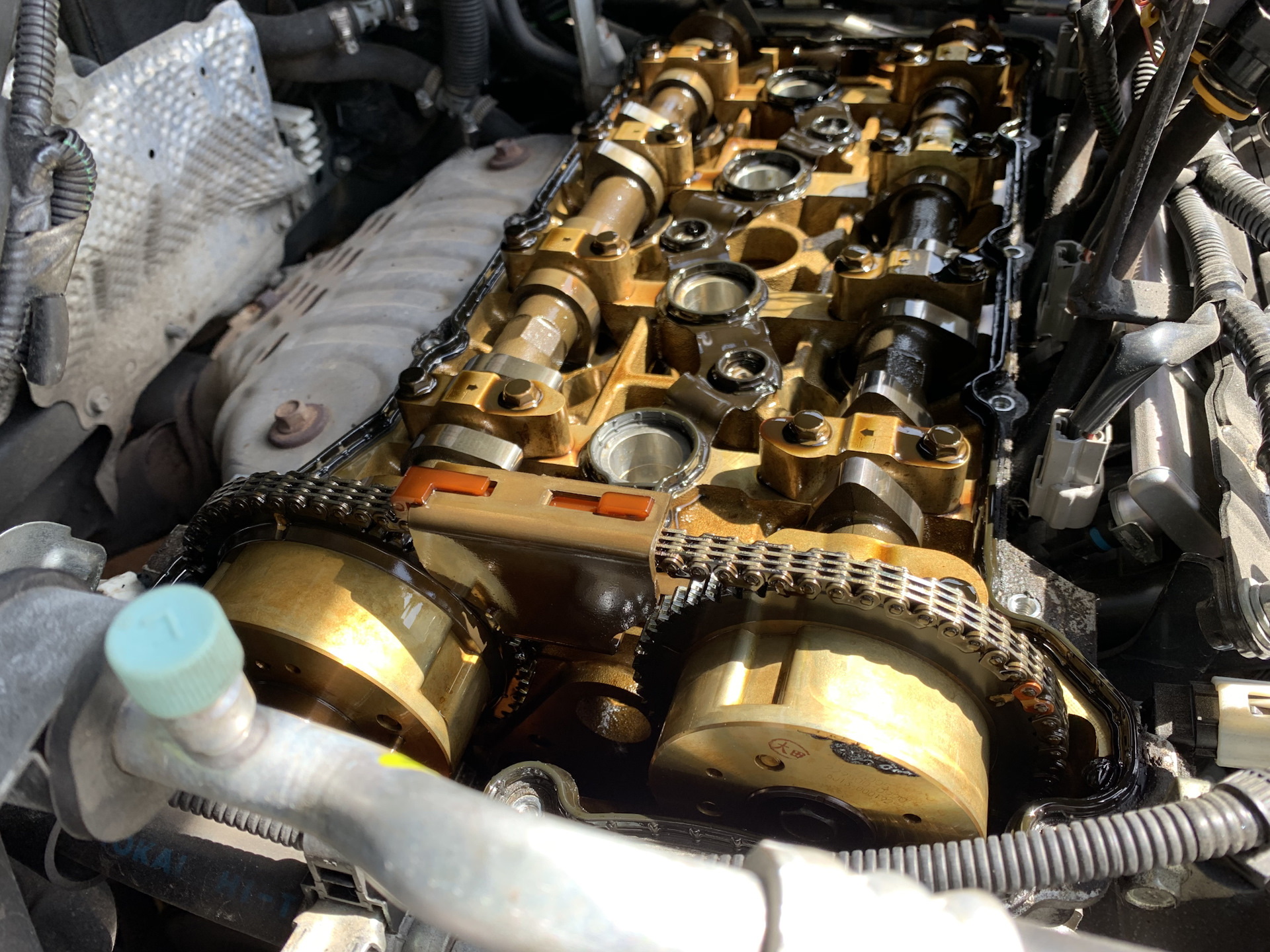 замена прокладки клапанной крышки аутлендер. подтеки масла митсубиси аутлендер xl 3. 4. 4 клапанная крышка. прокладка клапанной крышки outlander 2.