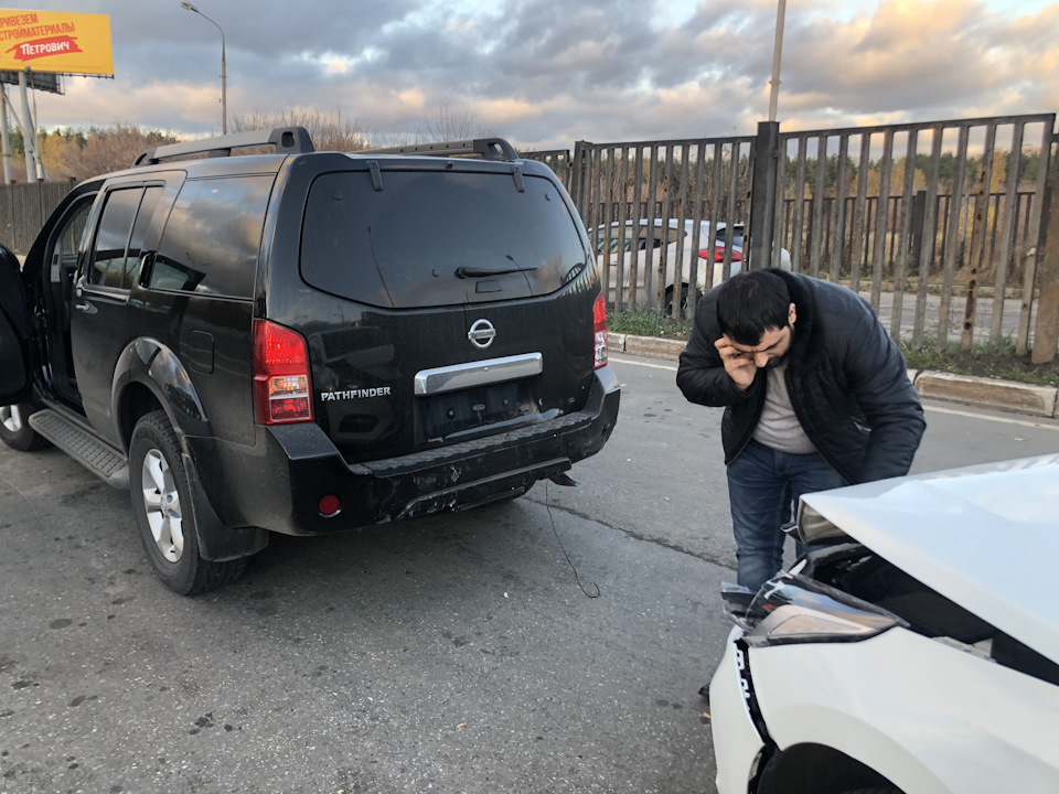 Индеец на МКАДе въехал в стоячего — Nissan Pathfinder (3G), 2,5 л, 2013 ...