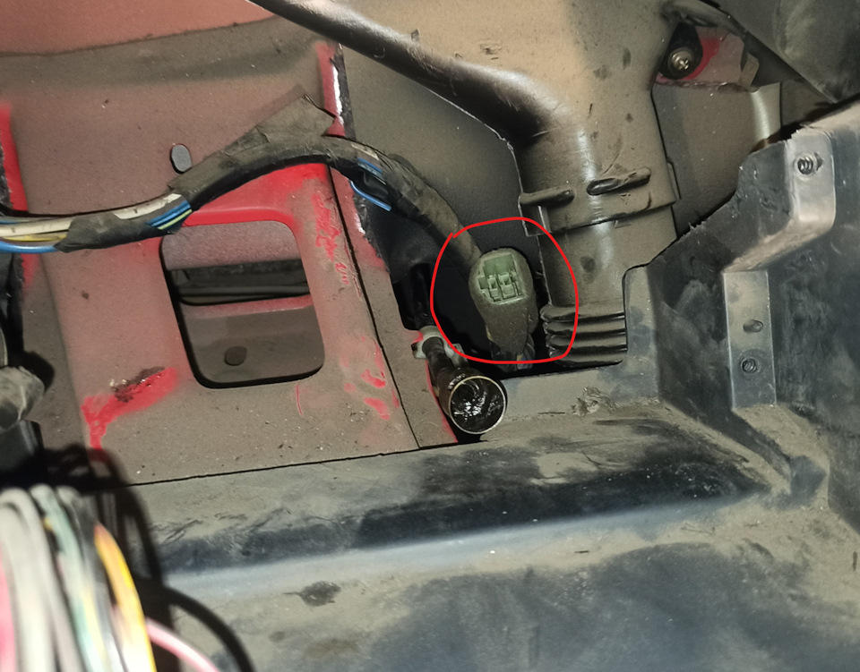 Также обнаружил за панелью вот такой разъем никуда не подключенный. Писал ранее об этом на драйве — но никто не знает куда он должен быть подключен. — KIA Pride (1G)