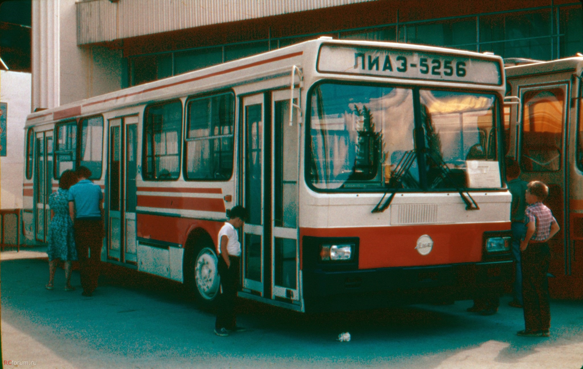 Автобус 1988. ЛИАЗ-5256 автобус. ЛИАЗ 5256 СССР. Автобус ЛИАЗ 1950. Автобус ЛИАЗ СССР.