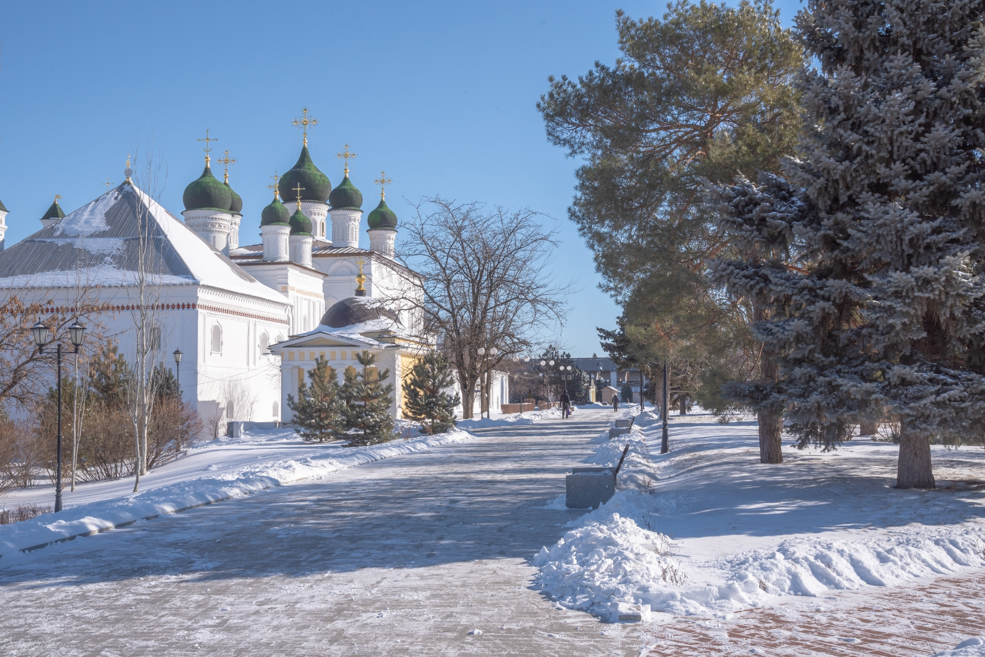 Зима в астрахани. Астрахань зима. Астраханский Кремль зимой. Астрахань город зима. Красивые места в Астрахани зимой.