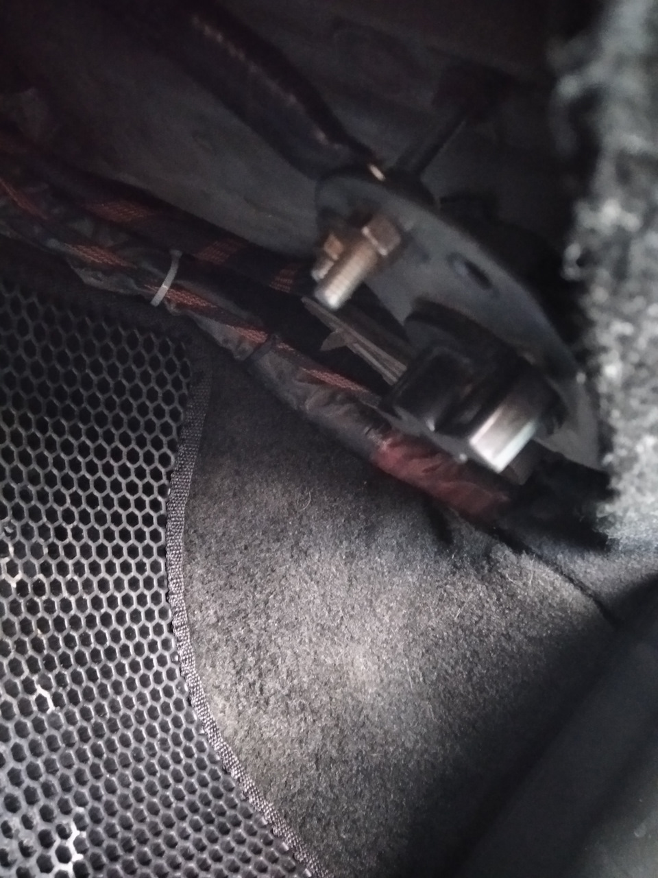 Перенос аккумулятора в багажник — Toyota Chaser (90), 3 л, 1994 года ...