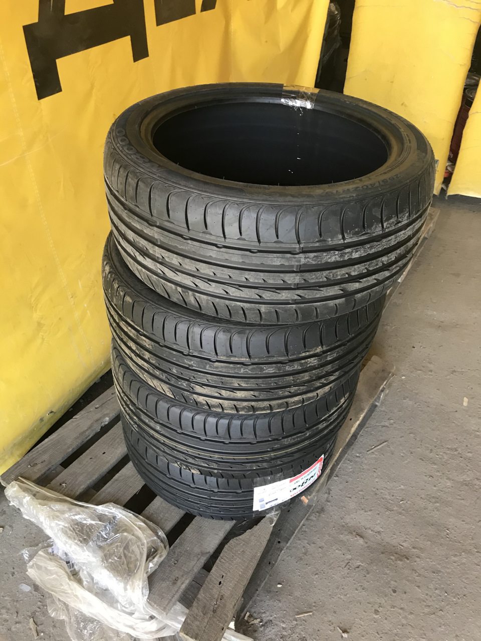 Новая Резина R19 255/40 — Audi A6 Avant (C6), 3 л, 2010 года | шины ...