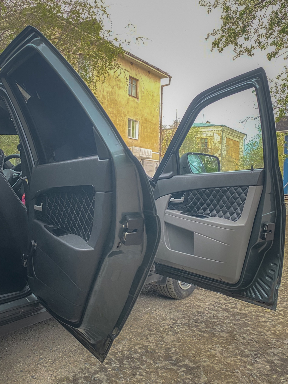 Переделка дверных обшивок в Приору 2 (Установка молдингов на обшивку ...