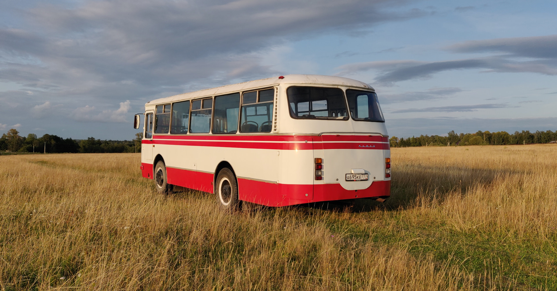 Автобус лаз. ЛАЗ 695н. ЛАЗ-695н турист. ЛАЗ-695 автобус. ЛАЗ 695 путешествие.