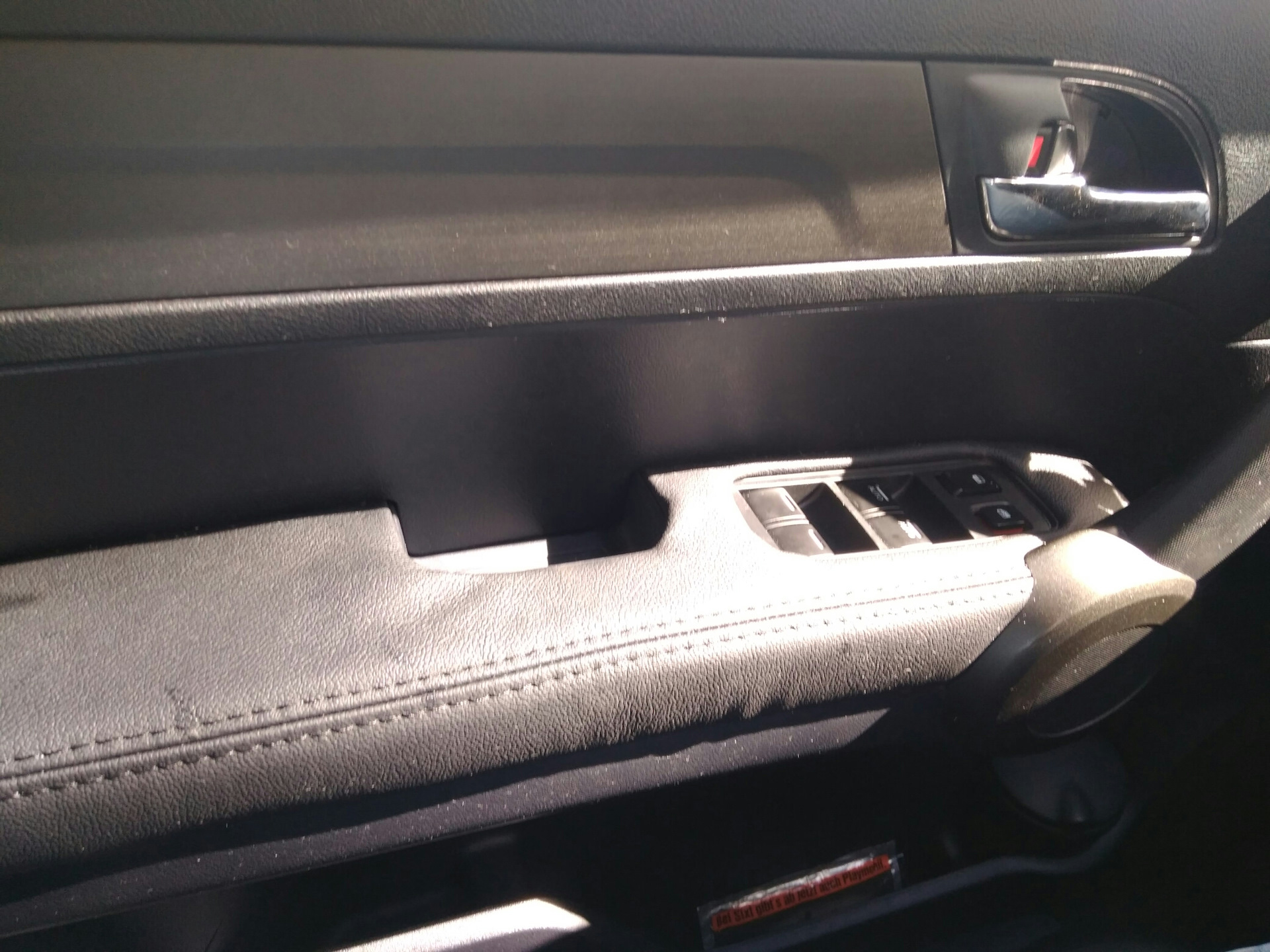 Обшивка дверей хонда срв. Подлокотник передней левой двери Honda CRV 3. Подлокотник Хонда СРВ 3. Подлокотники обшивка двери Хонда CR-V 3. Honda CR-V перетяжка подлокотников.