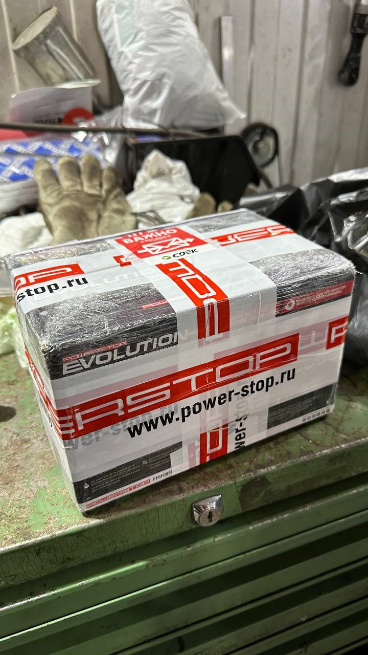 Замена тормозных колодок — Dodge Challenger, 3,6 л, 2016 года ...