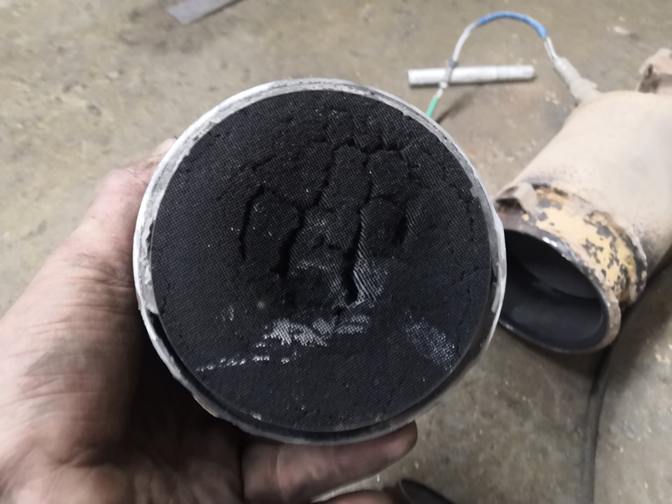 Результат прогара поршня — Honda CR-V (RD4, RD5, RD6, RD7), 2 л, 2004 ...