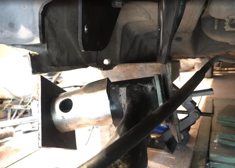 Сайлентблоки задней балки — Renault Logan (1G), 1,6 л, 2007 года ...
