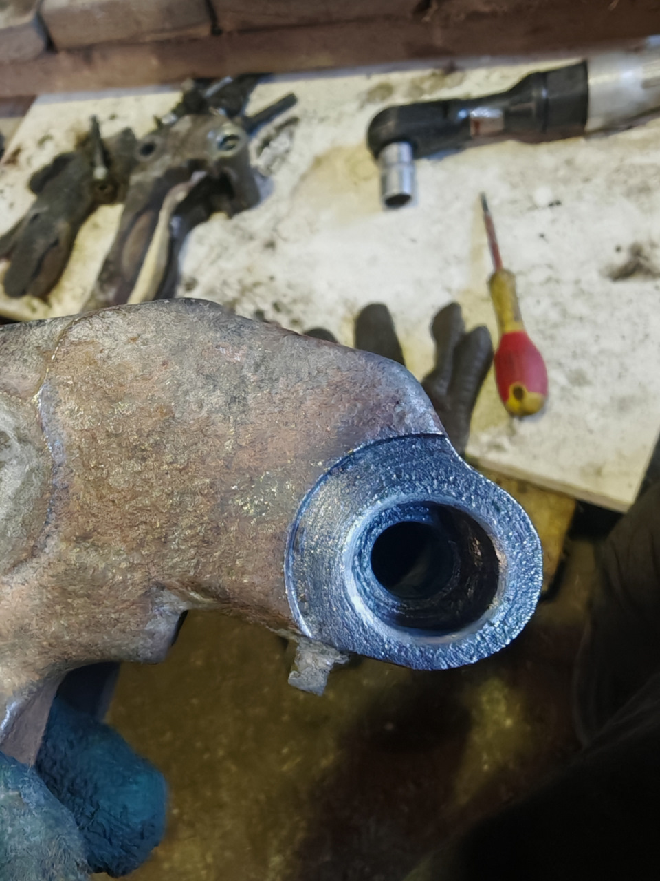 Вычистил посадочные места под пыльники — Mitsubishi Galant (9G)