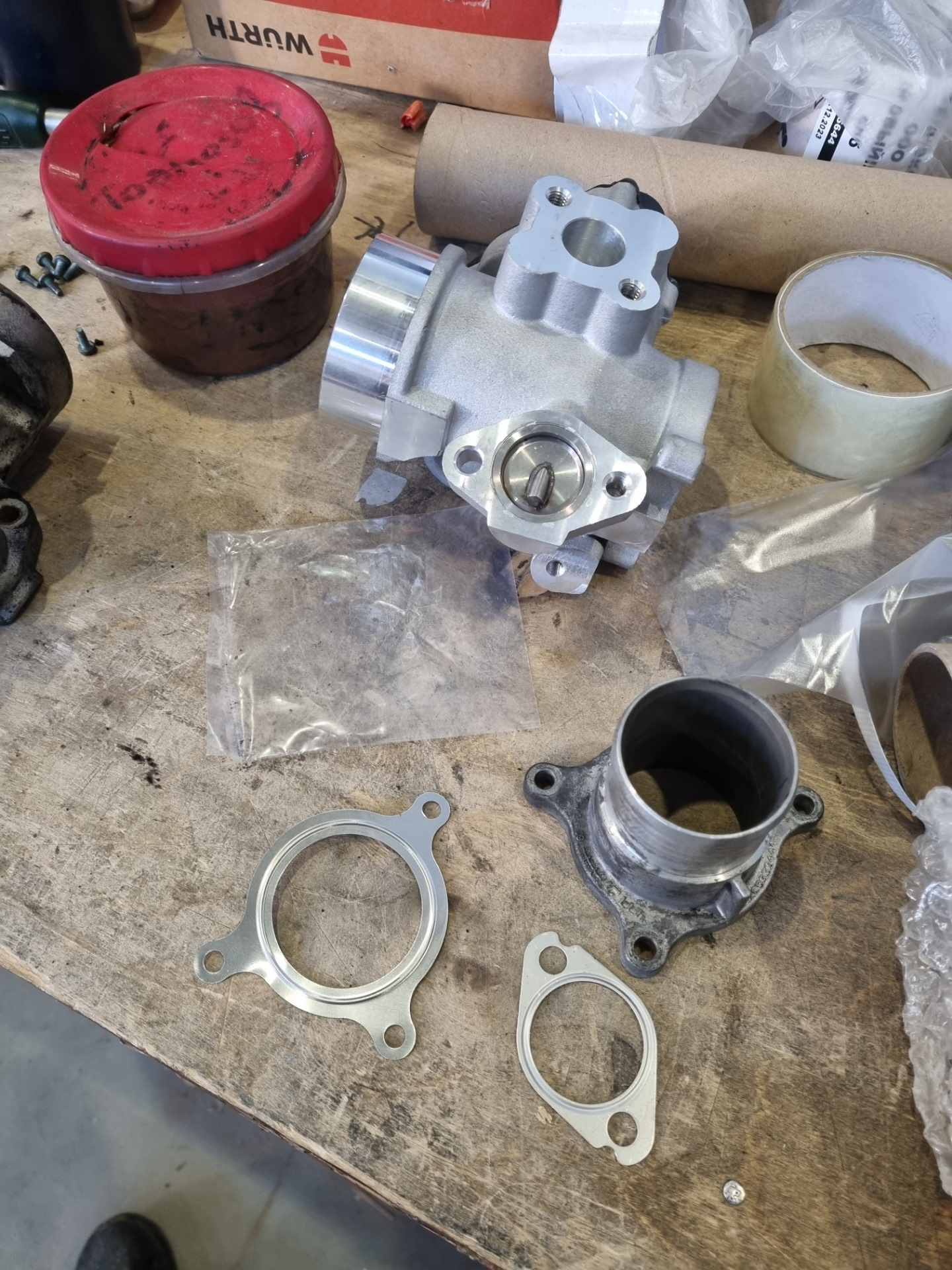 Renault 7701477517 - комплект ремня. 4 генератор. 6логан. кондиционер и гур на логан. насос гура рено логан 1.