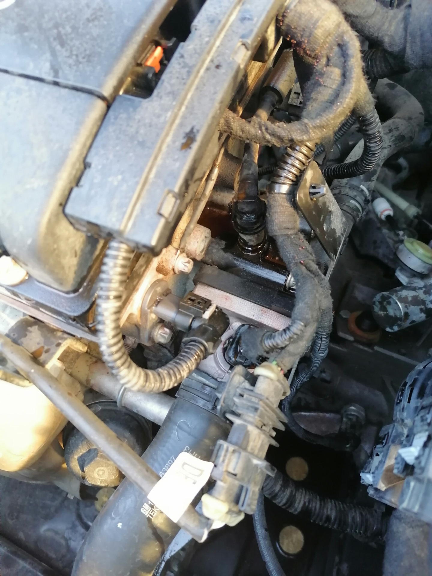 Трубка подогрева дроссельной заслонки. — Opel Astra J, 1,6 л, 2011 года ...