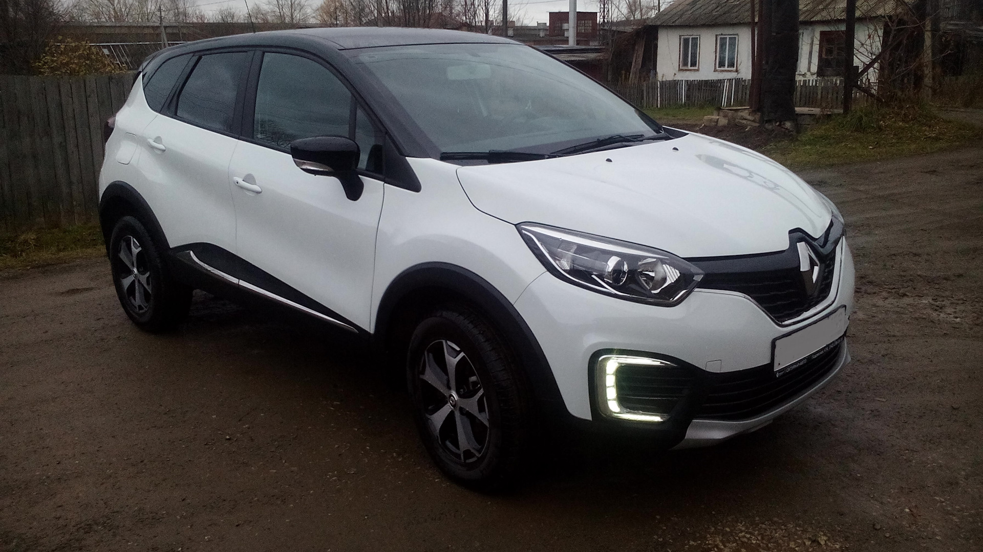 Renault Kaptur (2016) 1.6 бензиновый 2019 | 