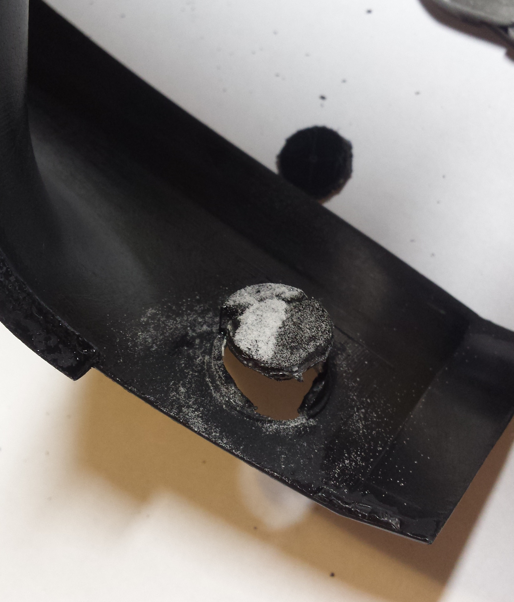 Восстановление петель ноутбука. Пайка крепления фары. Разбито крепление пластика. Ремонт пластиковых креплений. Закрепление бампера подручными средствами.