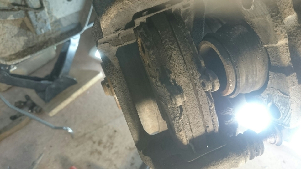 Замена передних колодок рено сандеро I — Renault Sandero 1G, 1,6 л ...