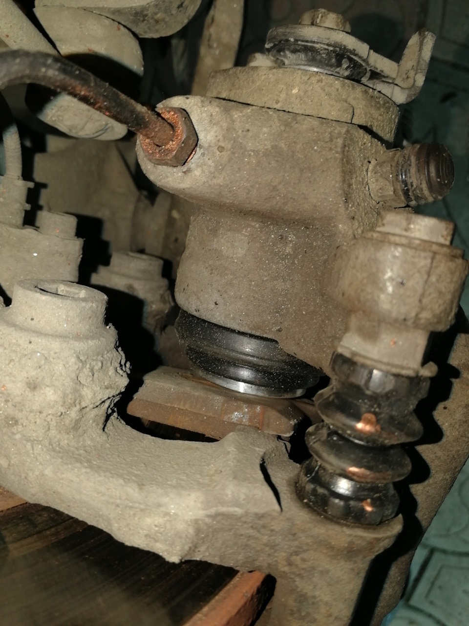 Клинит задний левый суппорт, нужна помощь. РЕШЕНО — Citroen C5 (2G), 1 ...