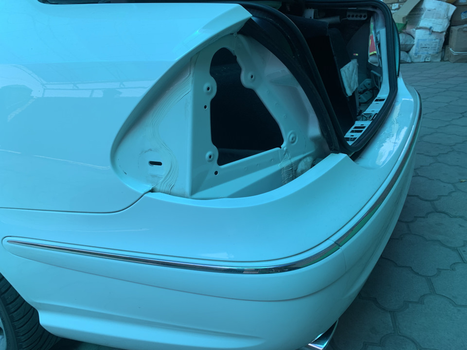 Чиста задних фонарей от насекомых. — Mercedes-Benz E-class (W211), 3,2 ...