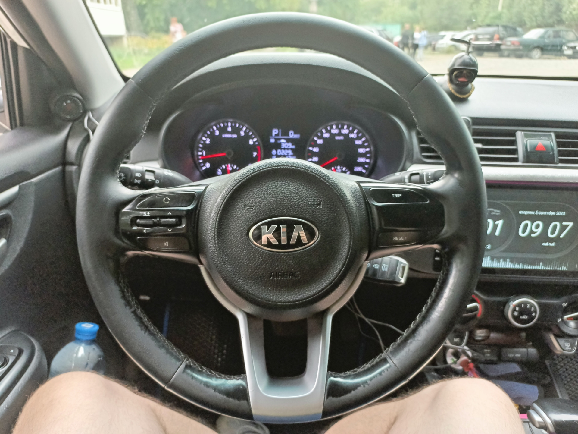 Самостоятельно перешить руль? Да легко! Кожа Nappa с боковой перфорацией —  KIA Rio (3G), 1,4 л, 2017 года, стайлинг