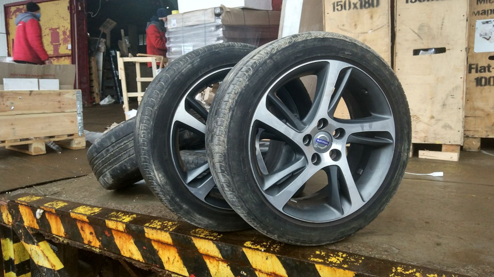 Диски Volvo Spider на 17" + шины — Volvo XC70 III, 3,2 л, 2011 года ...