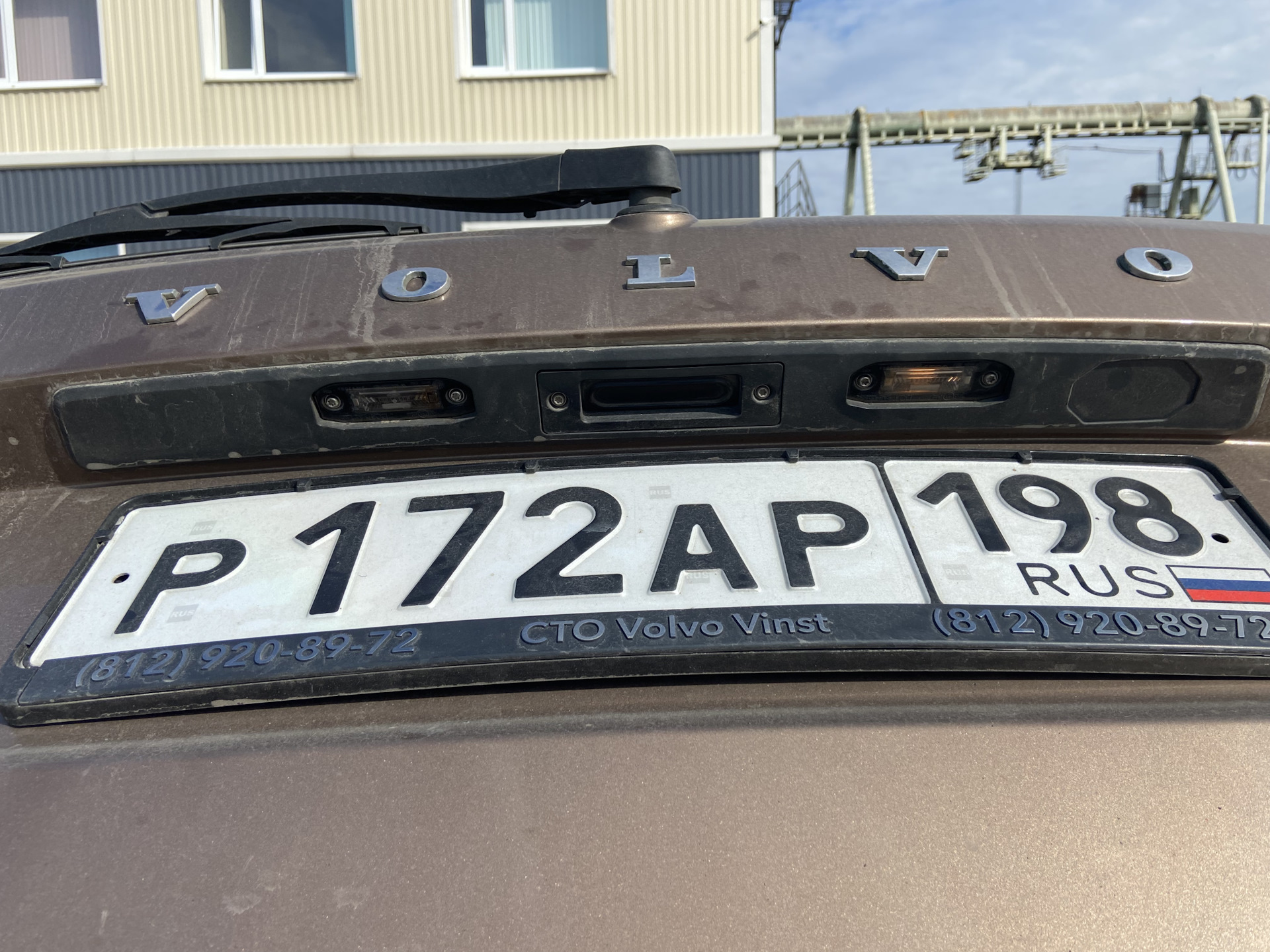 Замена подсветки номерного знака — Volvo XC60 (1G), 2,4 л, 2013 года ...