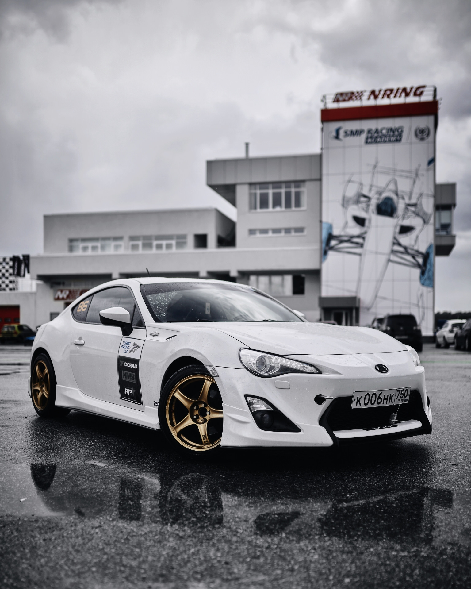 Toyota gt86 Aero белая