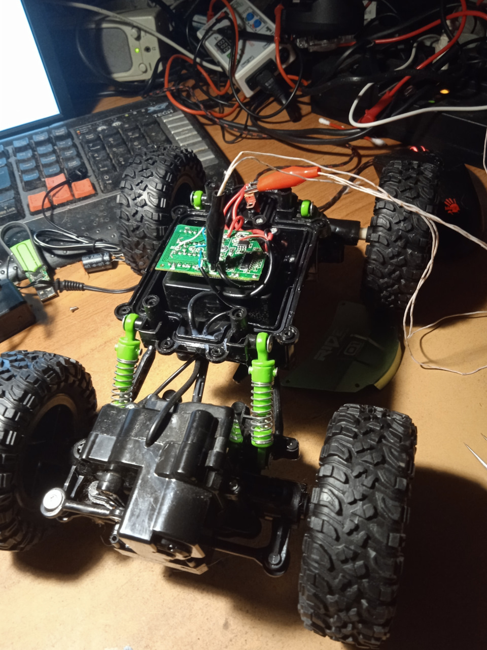 Внедорожник Beboy Дорожный герой Ride Crawler (IT105322/IT105323) 1:14 —  DRIVE2