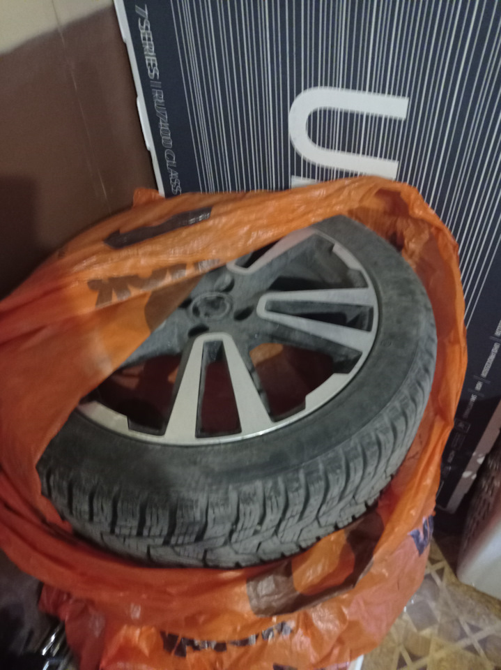 Шины зимние шипованные Hankook 205/50 R17, литые диски 17 на Lada Vesta ...