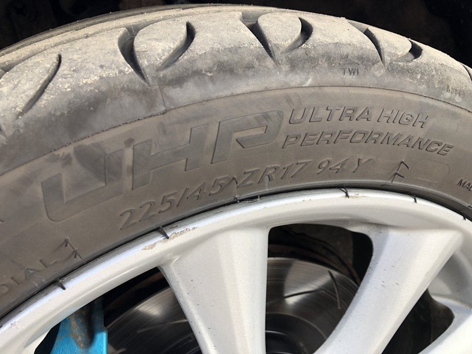 Tigar winter r17. Tigar 225/45 r17. Резина Tigar r17 225/45. 225.45 R17 зима Tigar. Автошина Tigar UHP 205/45 r17.