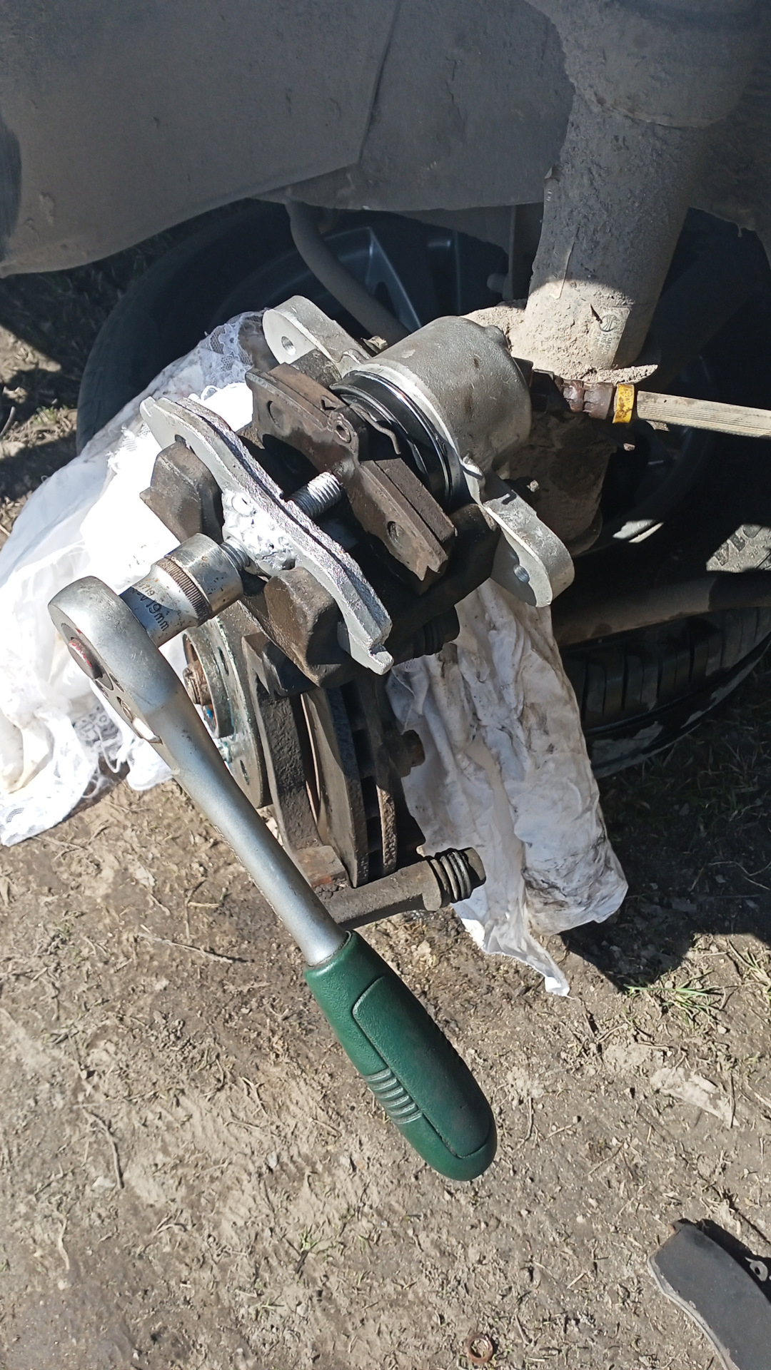 Замена переднего тормозного цилиндра ВАЗ 2110 — Lada 21103, 1,5 л, 2003 ...