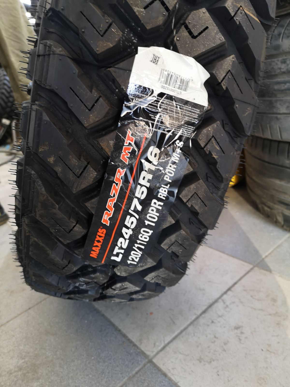 Резина maxxis mt 772 razr mt. Maxxis RAZR MT-772. Maxxis MT 772 RAZR MT 265/75/16. Maxxis RAZR MT. Шина Maxxis RAZR MT-772.