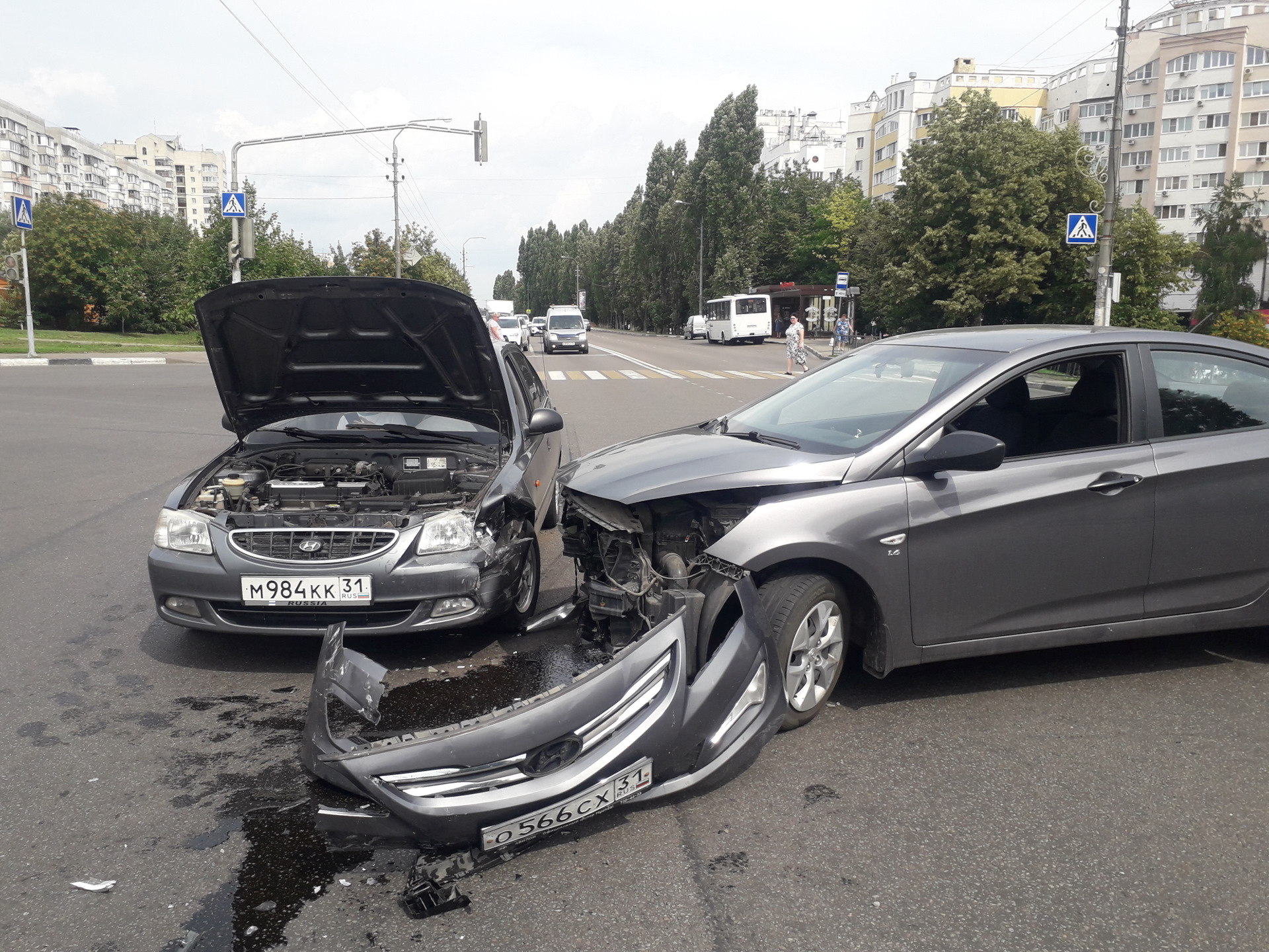 Что лучше хендай акцент или рено меган