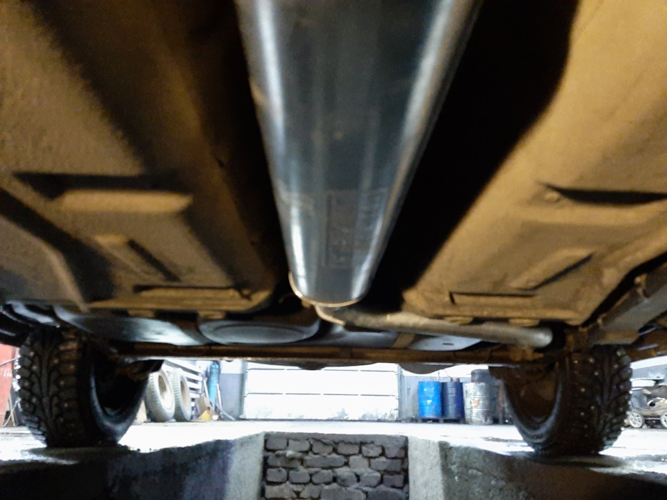 Отвалился фланец резонатора — Lada Гранта, 1,6 л, 2015 года | поломка ...