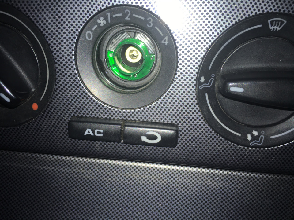 Подсветка блока управления отопителем. — Skoda Octavia A4 Mk1, 1,6 л ...