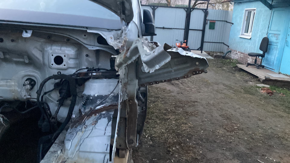 Фотография «Тут видно как сгнили лонжероны»