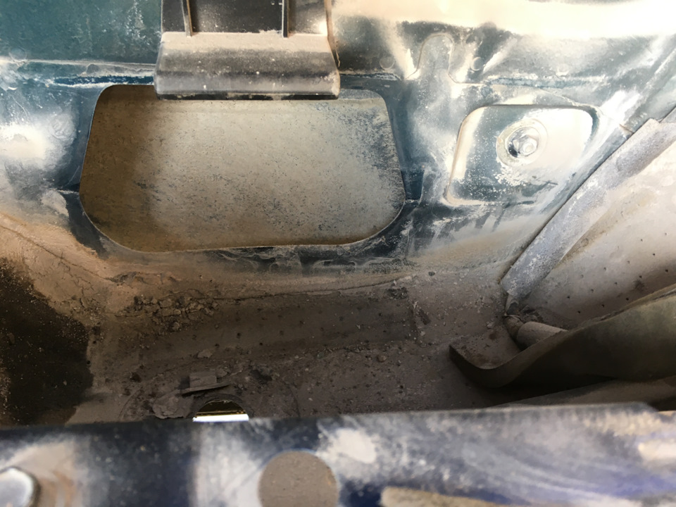 3. Установка вентрешеток в багажнике — Volvo 850, 2,3 л, 1995 года ...