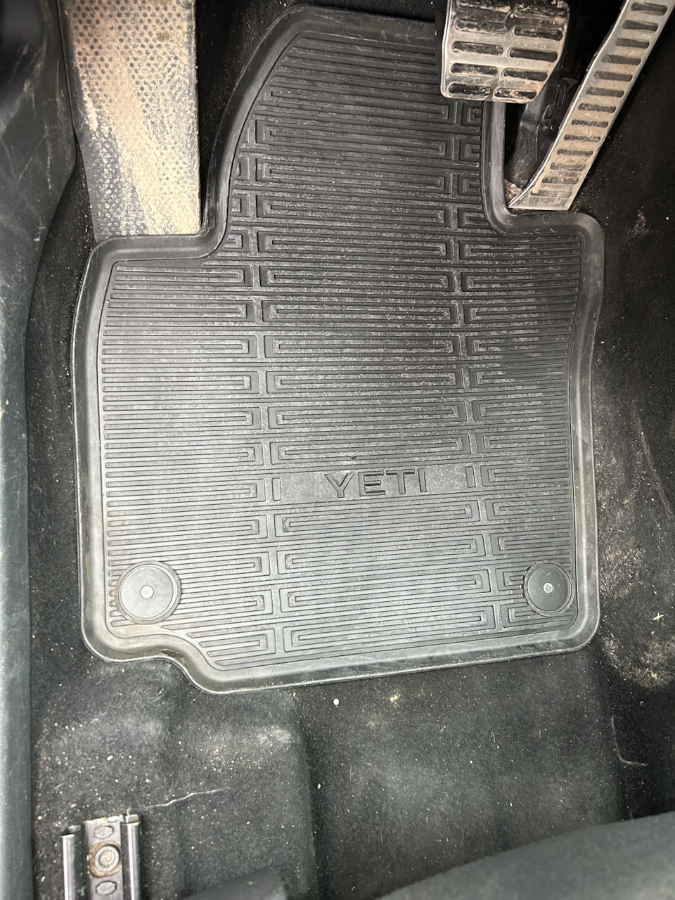 Салон будет теперь чище — Skoda Yeti, 1,8 л, 2012 года | аксессуары ...