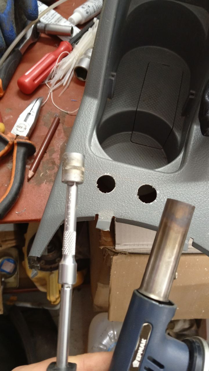 Разметил, нагрел и сделал красивые отверстия! — Chevrolet Lacetti SW